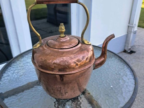 Old copper kettle - Main image
