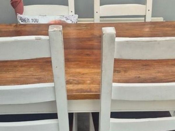 Solid wood table and 4 chairs - Main image