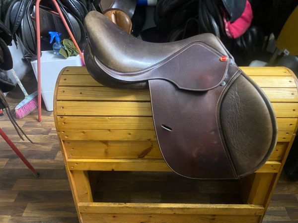 Brown Leather jump  saddle - Main image