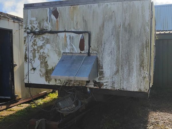 FREE: Insulated Fridge/freezer trailer 20x10 ft - Main image