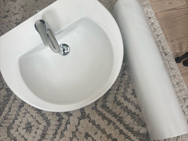 Sonas Pedestal Sink - Main image