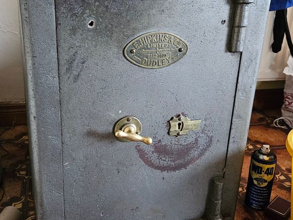 Antique safe - Main image