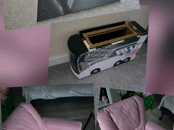 Toys - Main image
