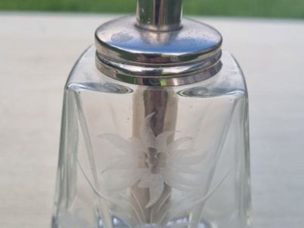Vintage faceted sugar dispenser from the 1950s /60 - Main image