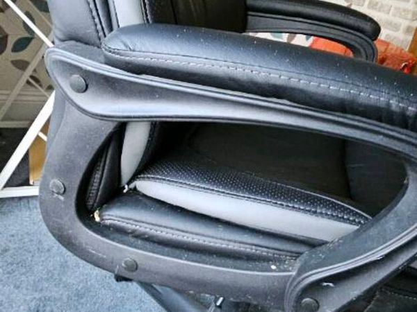 High-Back Leather Executive Office chair - Main image