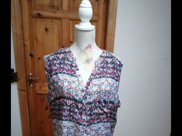 Lovely cotton sleeveless top. New never worn.
Size - Main image