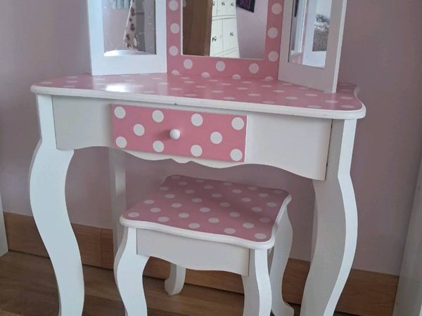 Girls make up table - Main image