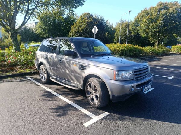 Range Rover Sport 5 Seats Crew Cab Certified - Main image