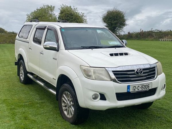 Toyota Hilux Invincible 2012 3.0D Crew Cab - Main image
