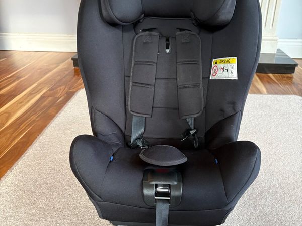 Axkid Move Extended Rear-Facing Car Seat – Black – - Main image