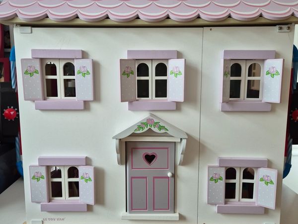 Le Toy Van Wooden Sophie's dolls house - Main image
