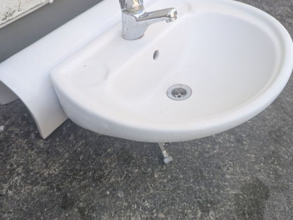 Bathroom sink, tap and pedestal - Main image