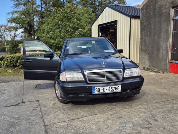 Mercedes C180 - Main image