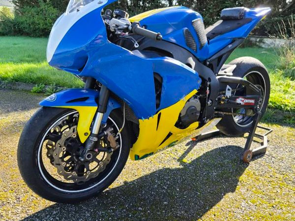 08 Honda fireblade race bike - Main image