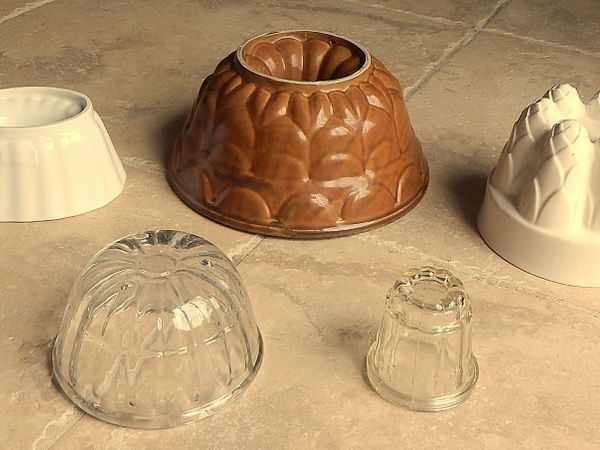 5 Jelly Moulds in Ceramic & Glass - Main image