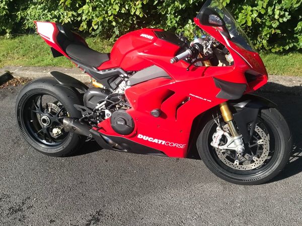 DUCATI Panigale V4S - Main image