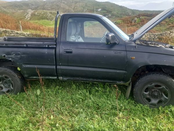 Toyota Hilux Mark 4 2.4 TD 4x4 – Parts / Export - Main image