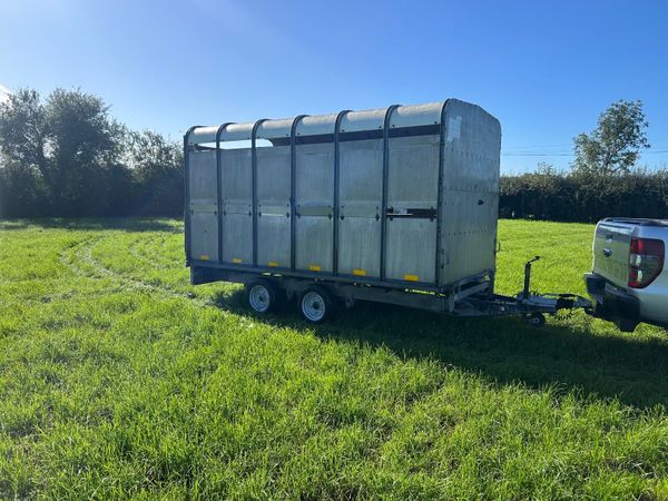 Ifor Williams cattle box - Main image