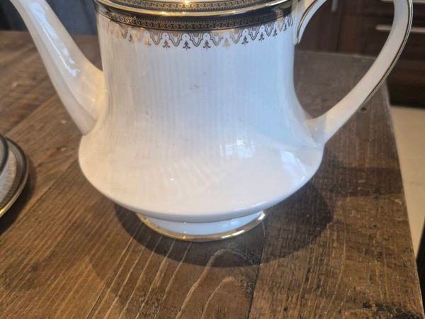 VINTAGE/ROYAL ALBERT "CLARENCE" CHINA TEA SET - Main image
