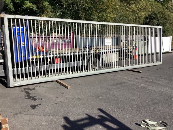 Large Sliding Gate - Main image