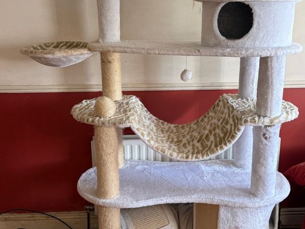 Cat tree and scratching post - Main image