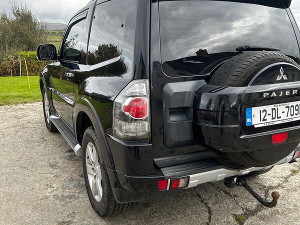 MITSUBISHI PAJERO - Main image