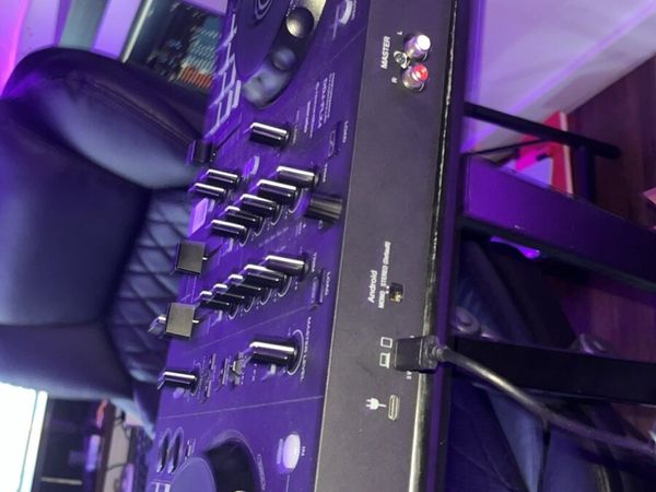 dj controller with speakers - Main image