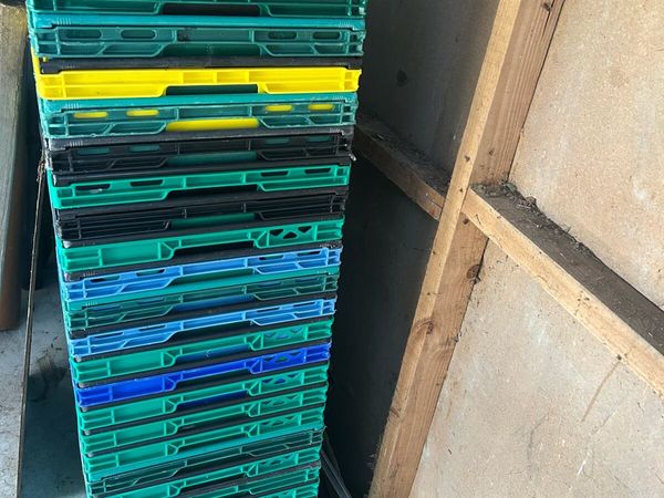 Plastic stackable crates - Main image