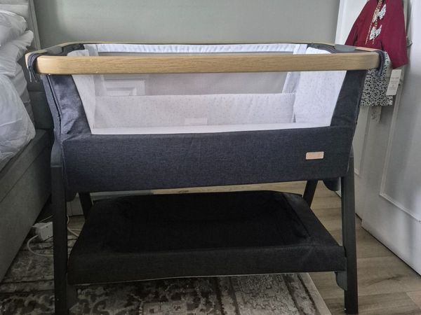 Cot / bedside Crib - Main image