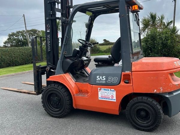 3 Ton Diesel Toyota Forklift - Main image