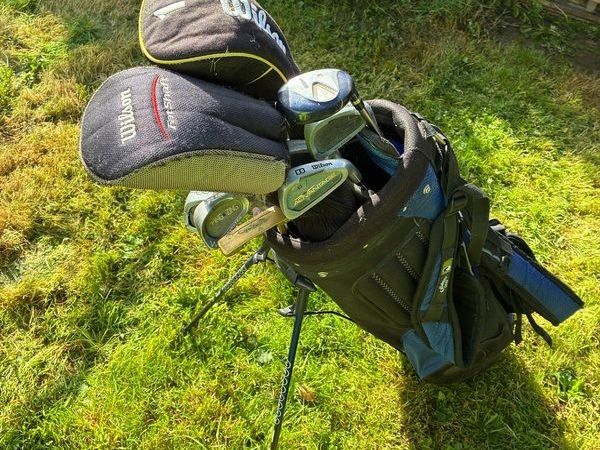 Calloway carry bag +stand  with 2 Wilson drivers and assorted irons - Main image