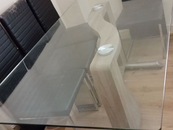 Dining table - Main image