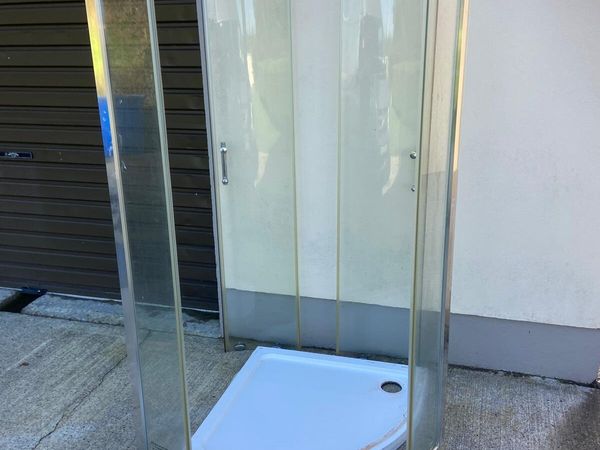 Shower tray and doors - Main image
