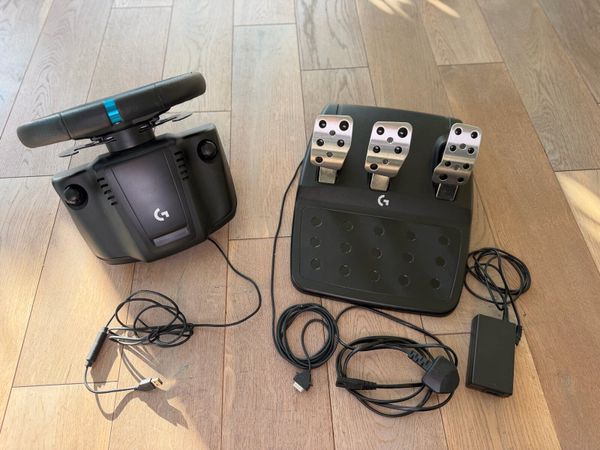 Logitech G923 TrueForce Racing Wheel & Pedals - - Main image