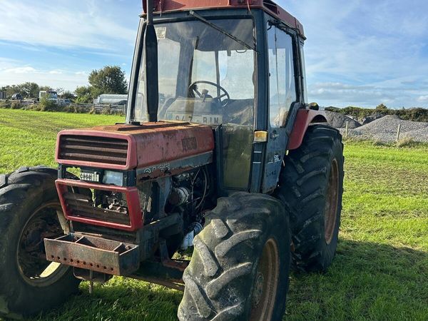 Case 885 tractor - Main image