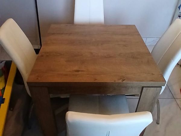 Table and chairs - Main image
