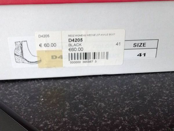 Ladies black boots - Main image