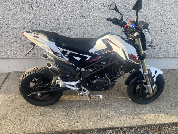 2024 benelli tnt 125 - Main image
