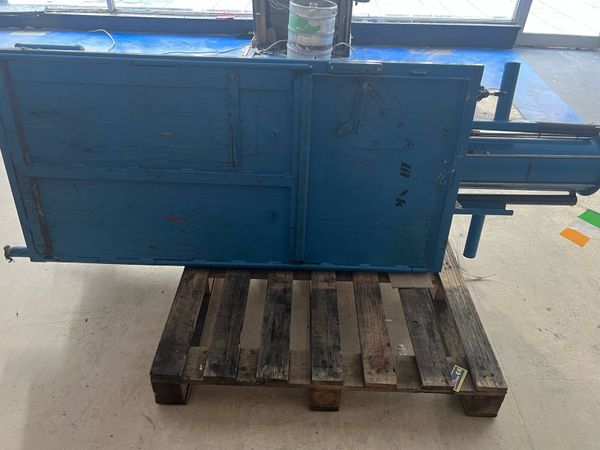 Cardboard compactor - Main image