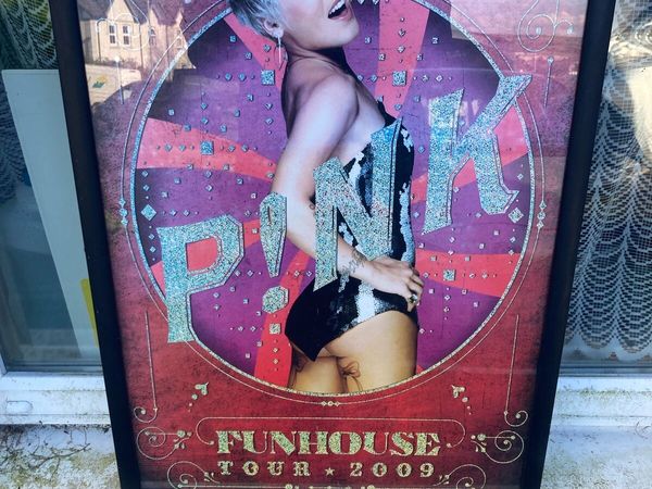 Pink poster free postage - Main image