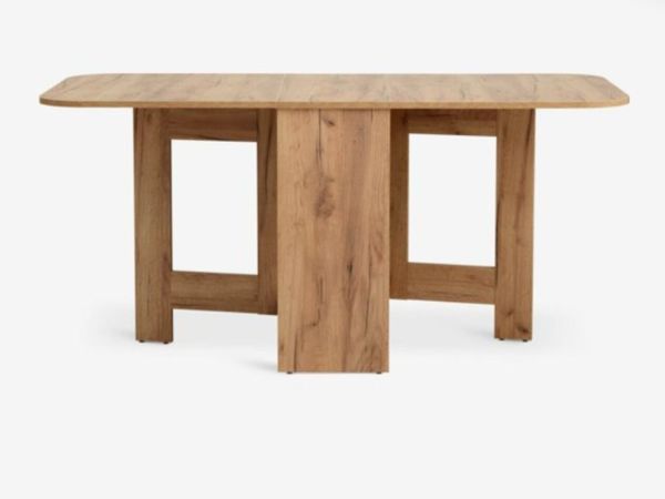 Table and chairs - Main image
