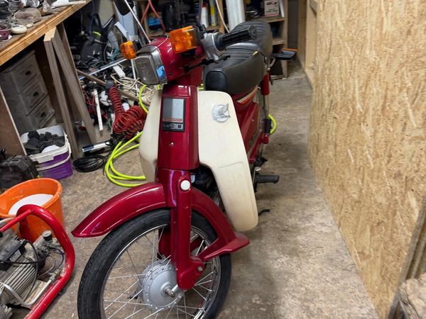 HONDA c90 red - Main image
