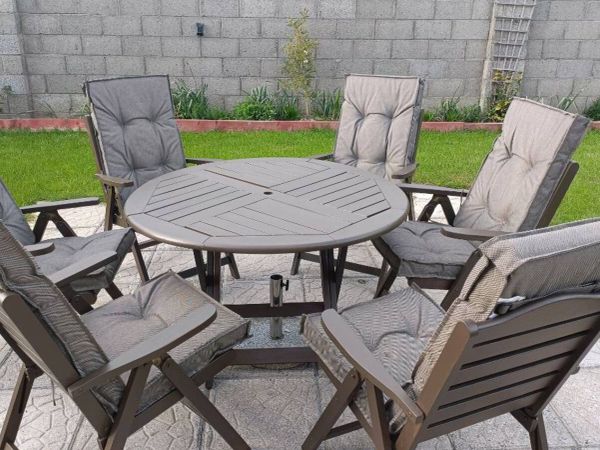 Garden table and 6 chairs - Main image