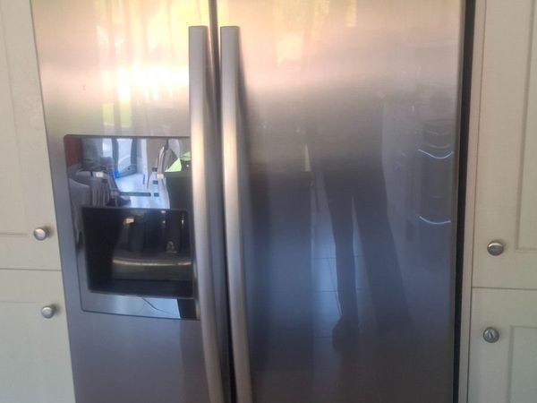 Whirlpool 6th Sense Fridge Freezer American Style - Main image