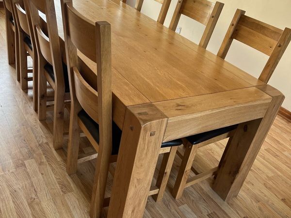 Solid oak dining table with 8 matching chairs - Main image