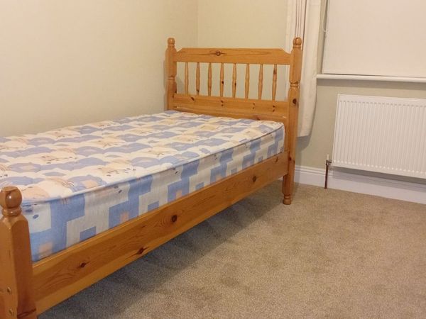 3 foot solid pine bed and mattress - Main image
