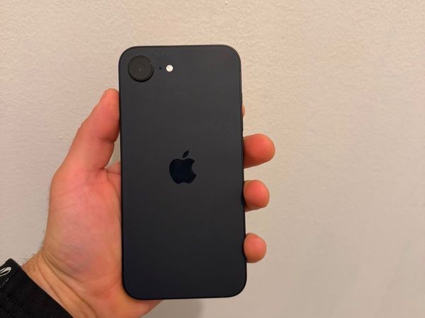 Iphone 16e new(18 charging cycles) - Main image