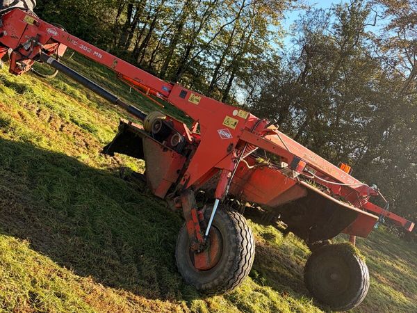 Kuhn 10ft conditioner mower - Main image