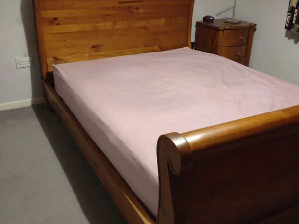 Unique sleigh bed + set - Main image