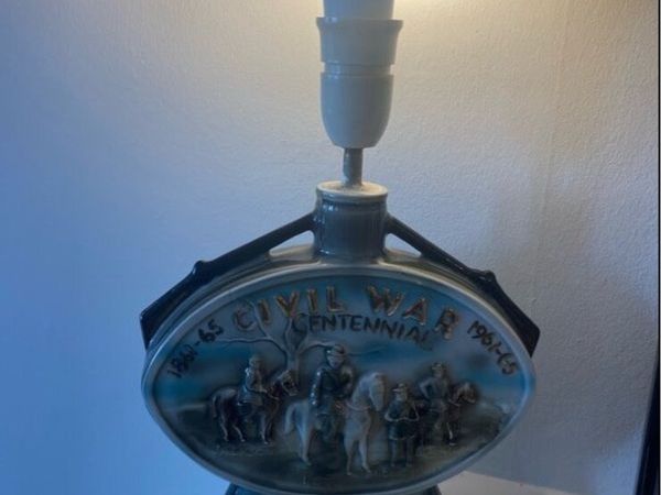 Vintage US Civil War Commemorative Decanter Lamp - Main image